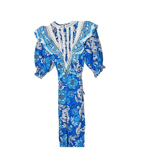 FARM RIO Full Of Flowers Blue White Lace Ruffle Deep V-Neck Jumpsuit Size Small - Picture 2 of 9